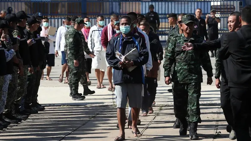 Thailand frees 18 Cambodian POWs under ceasefire