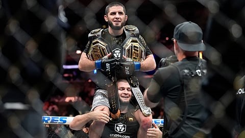 Islam Makhachev wins 170-pound title, ties UFC record with 16th straight victory