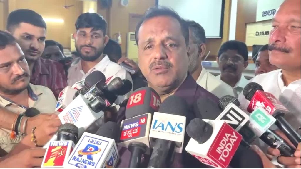 Kolkata truckload of colored areca nuts seized